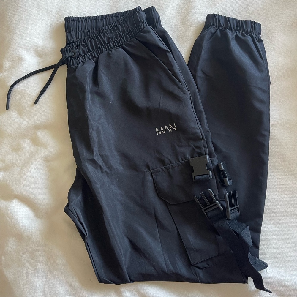 NWOT Boohoo Man Clip-pocket joggers, Size L.